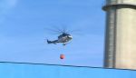 S hašením požáru v Chropyni pomáhá i vrtulník